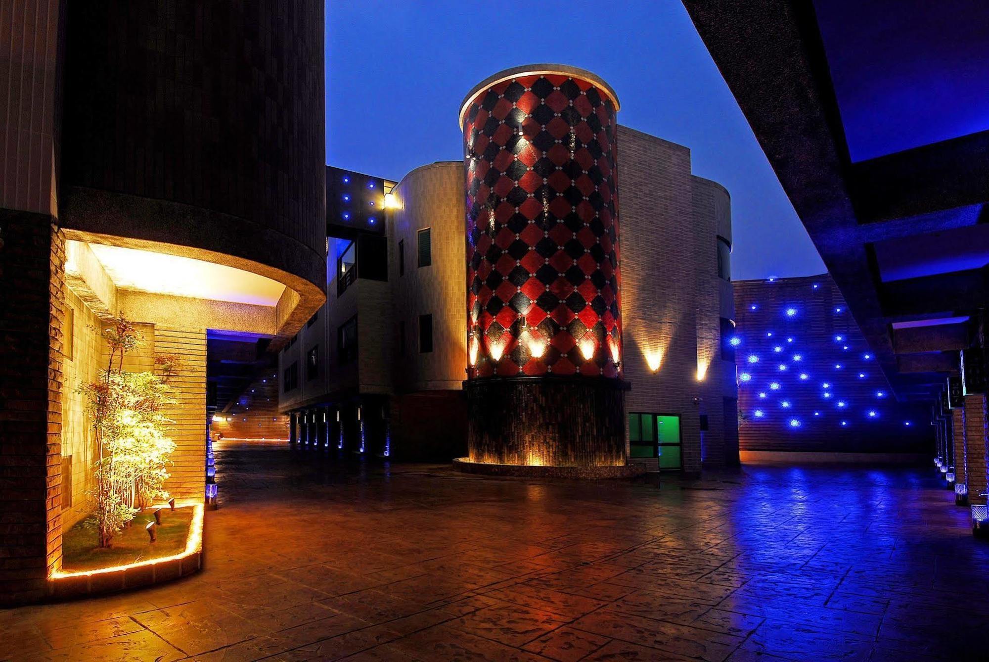 All-Ur Boutique Motel -Chia Yi Branch Цзяи Экстерьер фото
