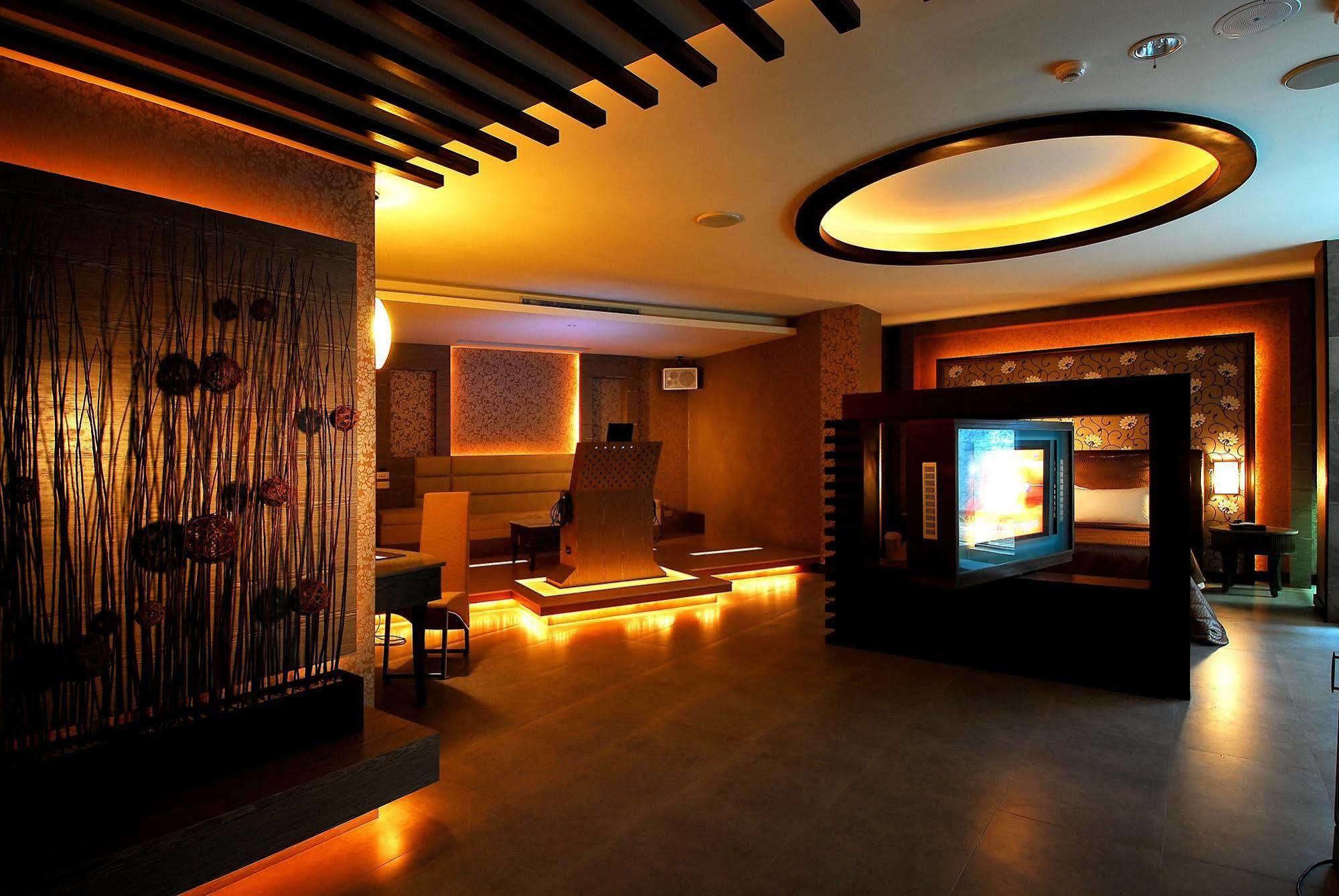 All-Ur Boutique Motel -Chia Yi Branch Цзяи Экстерьер фото