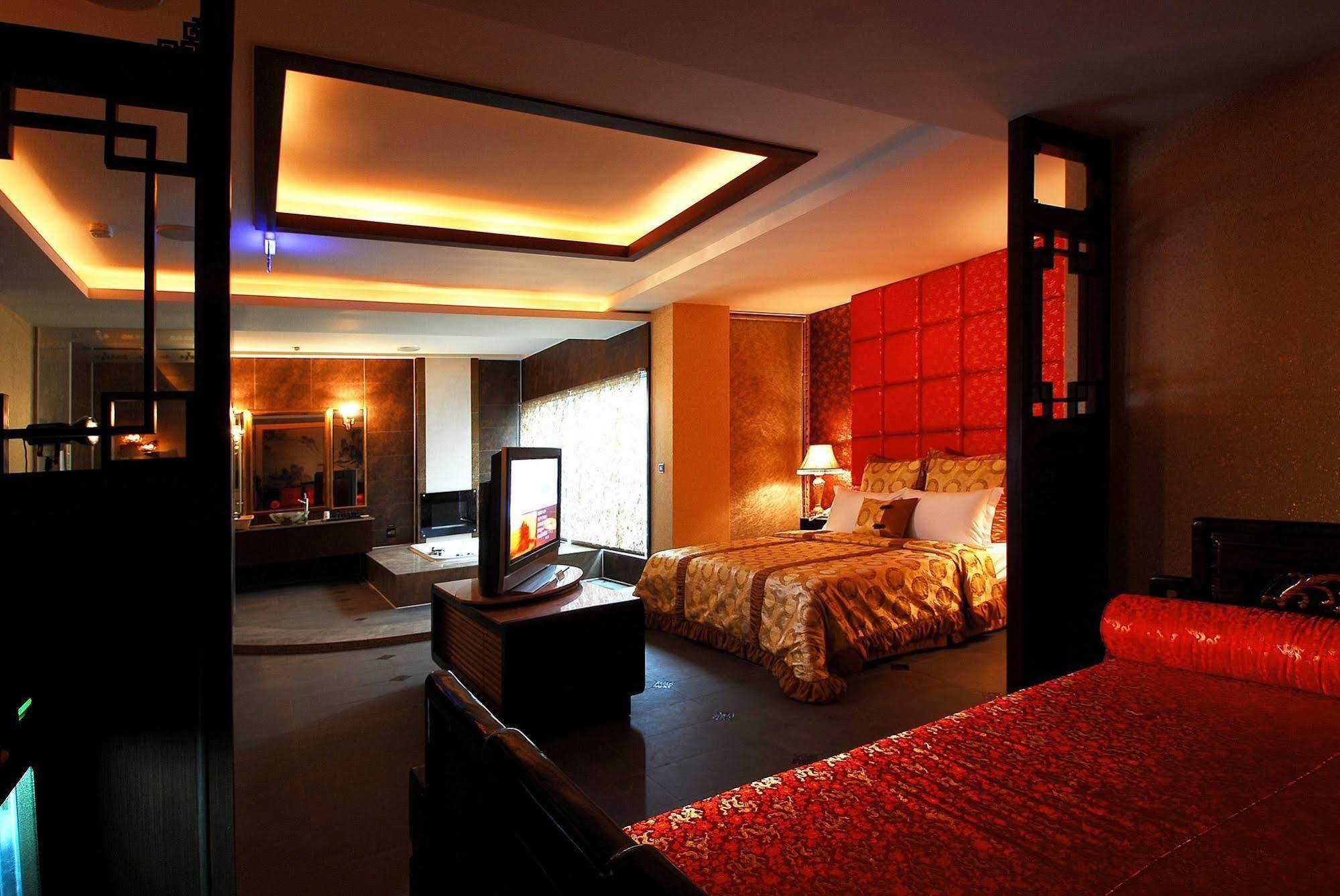 All-Ur Boutique Motel -Chia Yi Branch Цзяи Экстерьер фото
